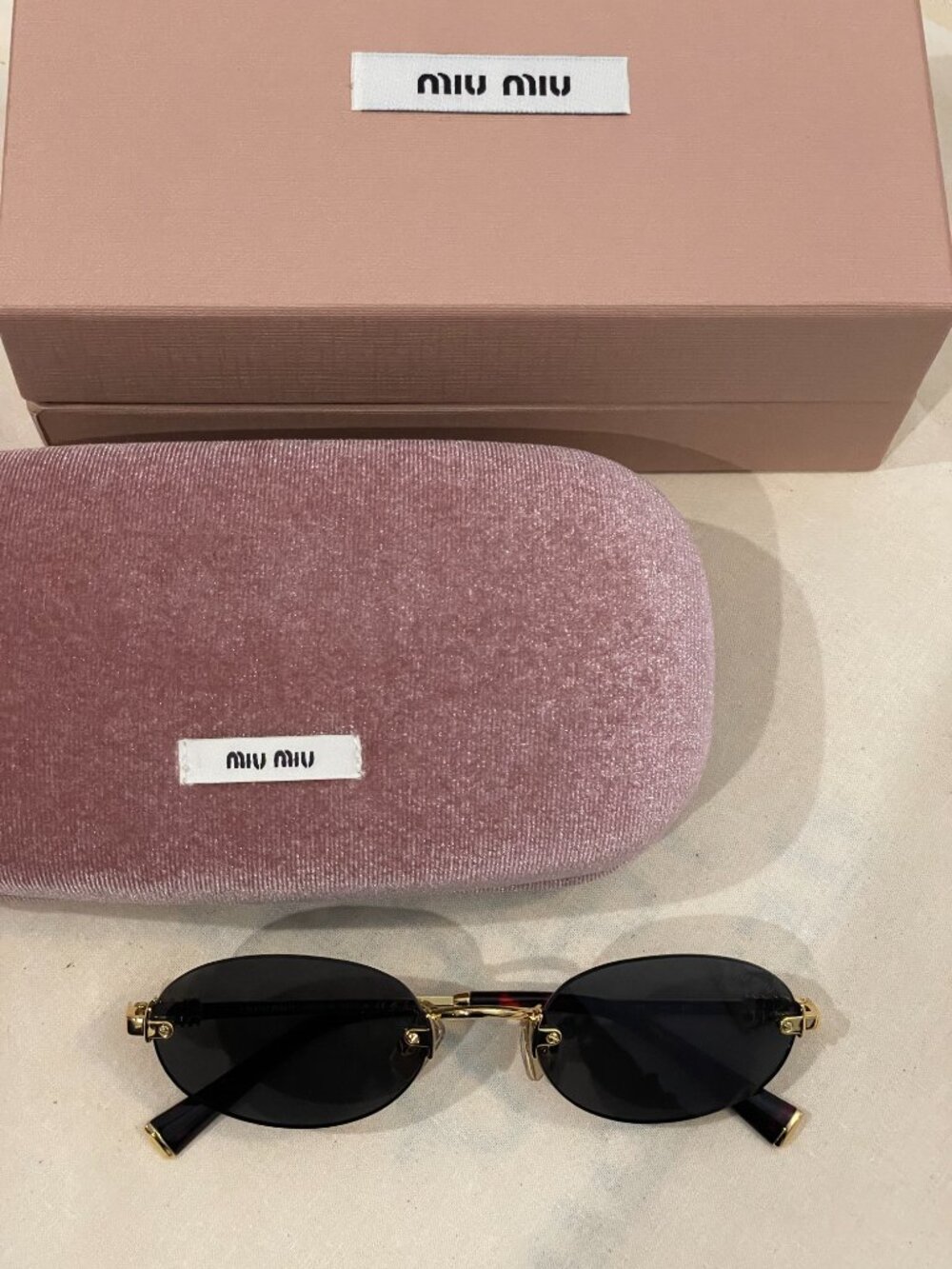 MIUMIU BLACK SUNGLASSES
